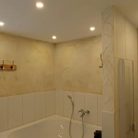 Edelweiss Apartment *